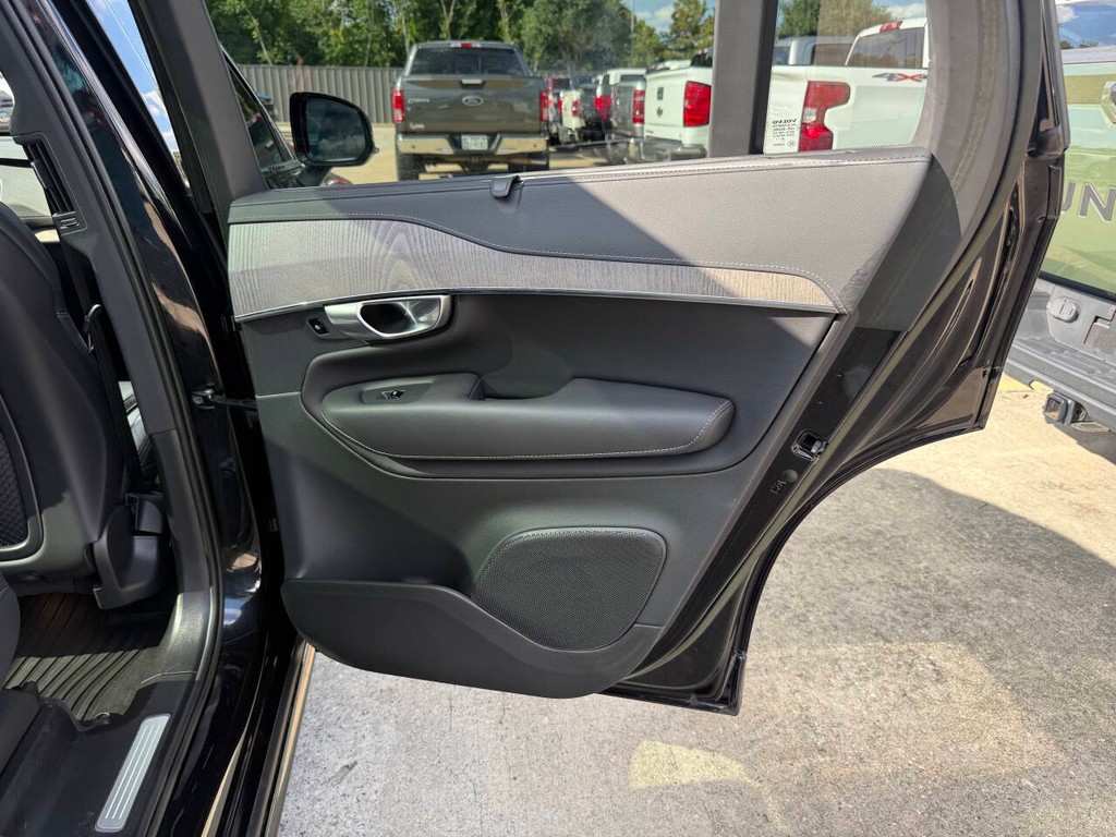 Volvo XC90 Recharge Vehicle Full-screen Gallery Image 18