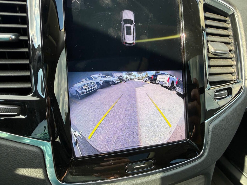 Volvo XC90 Recharge Vehicle Full-screen Gallery Image 29