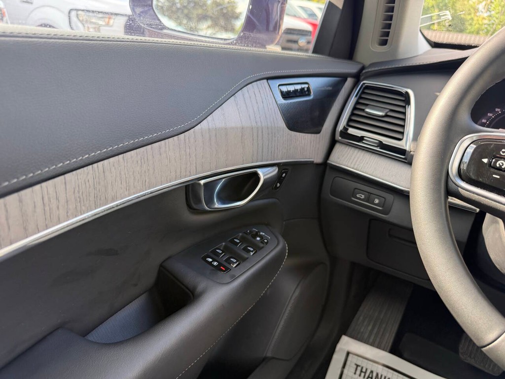 Volvo XC90 Recharge Vehicle Full-screen Gallery Image 32