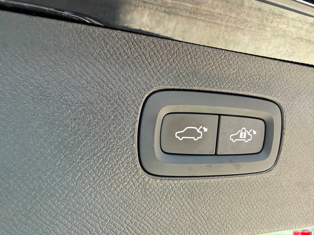 Volvo XC90 Recharge Vehicle Full-screen Gallery Image 42