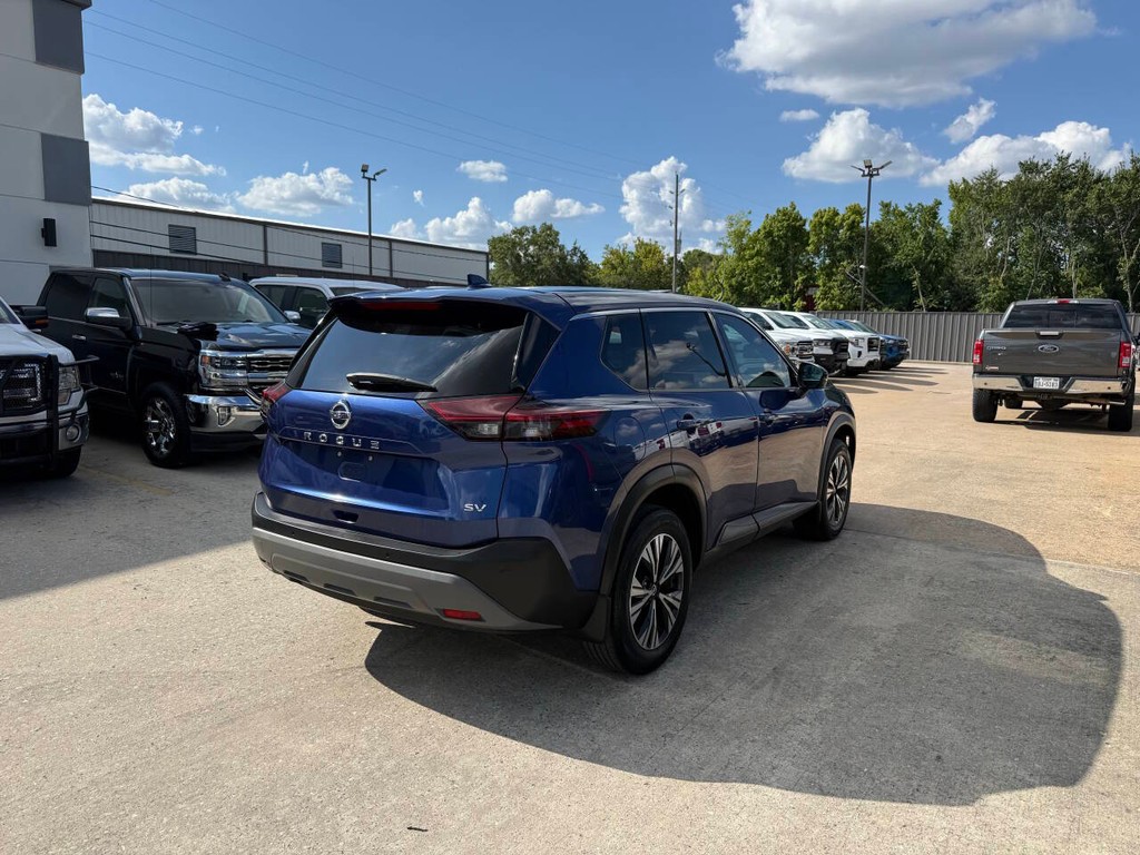 Nissan Rogue Vehicle Full-screen Gallery Image 05