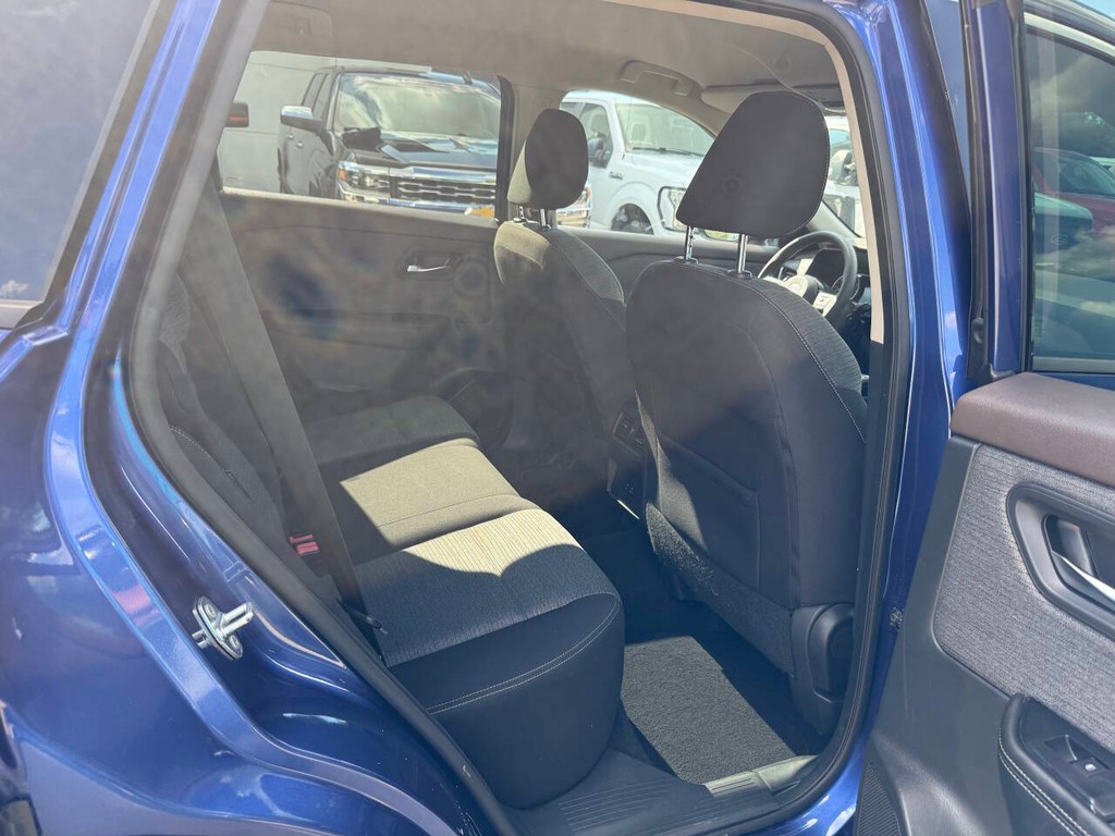 Nissan Rogue Vehicle Full-screen Gallery Image 15