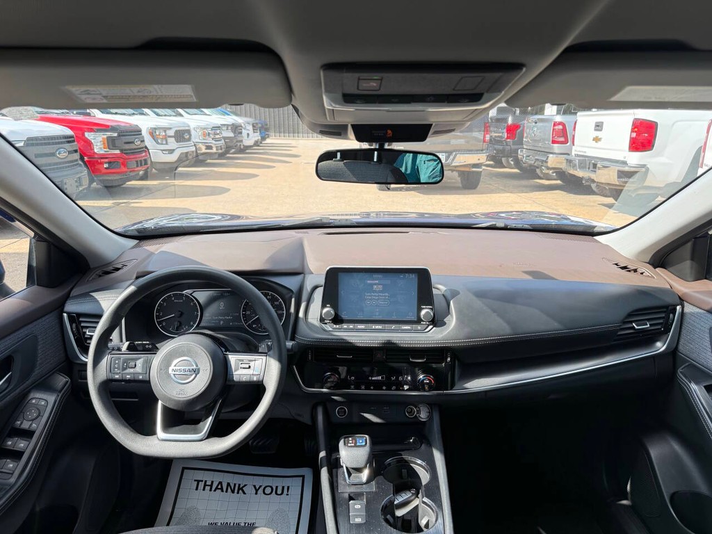 Nissan Rogue Vehicle Full-screen Gallery Image 17