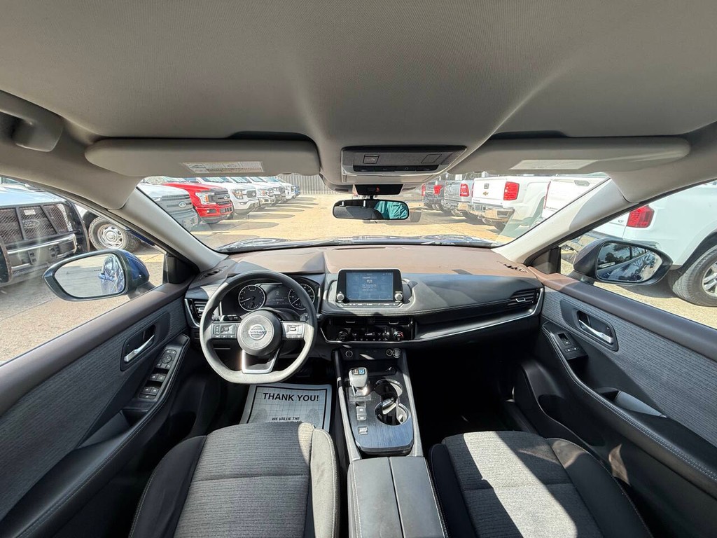 Nissan Rogue Vehicle Full-screen Gallery Image 18