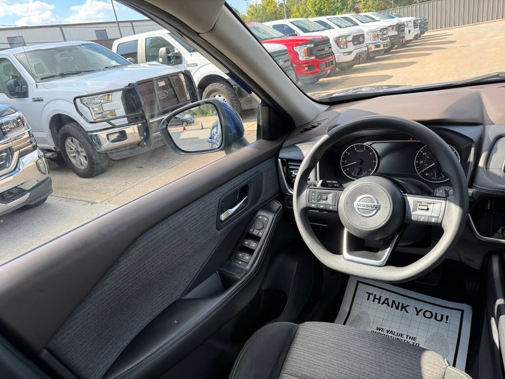 Nissan Rogue Vehicle Full-screen Gallery Image 19