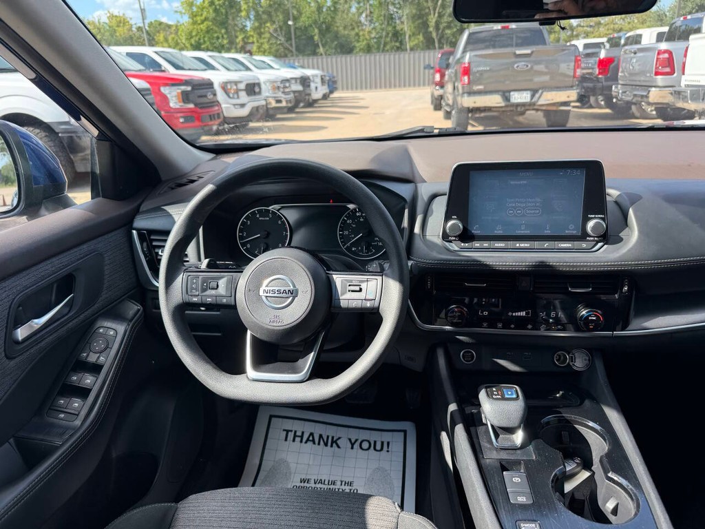 Nissan Rogue Vehicle Full-screen Gallery Image 21