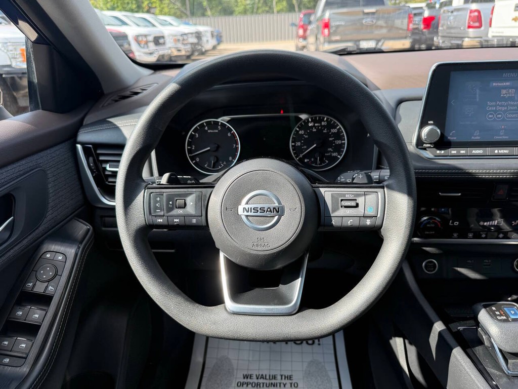 Nissan Rogue Vehicle Full-screen Gallery Image 22