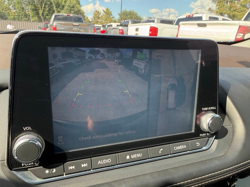 Nissan Rogue Vehicle Full-screen Gallery Image 26