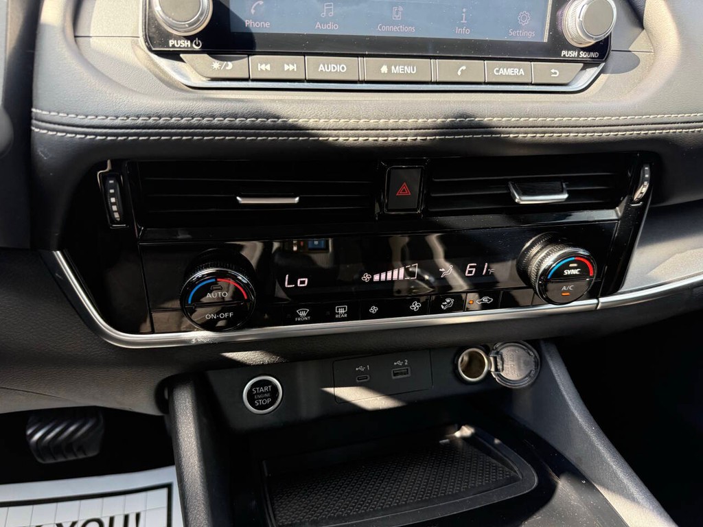 Nissan Rogue Vehicle Full-screen Gallery Image 28