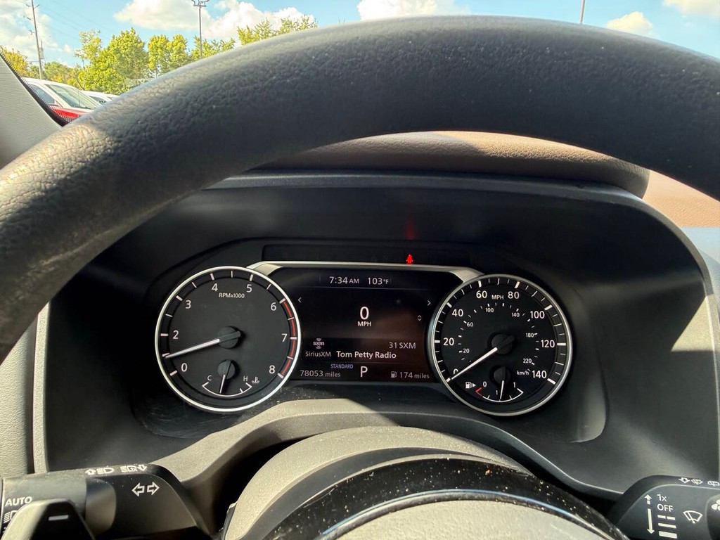 Nissan Rogue Vehicle Full-screen Gallery Image 31