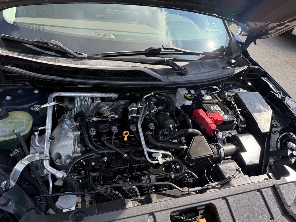 Nissan Rogue Vehicle Full-screen Gallery Image 34