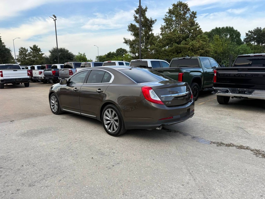 Lincoln MKS Vehicle Full-screen Gallery Image 04
