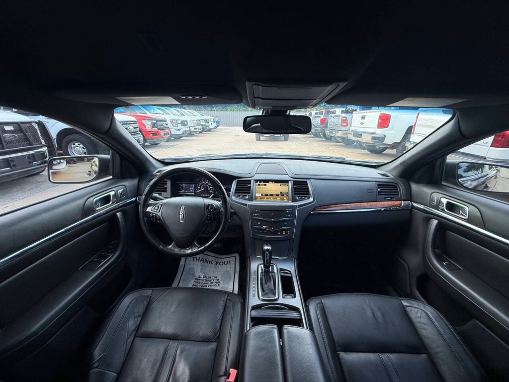 Lincoln MKS Vehicle Full-screen Gallery Image 18