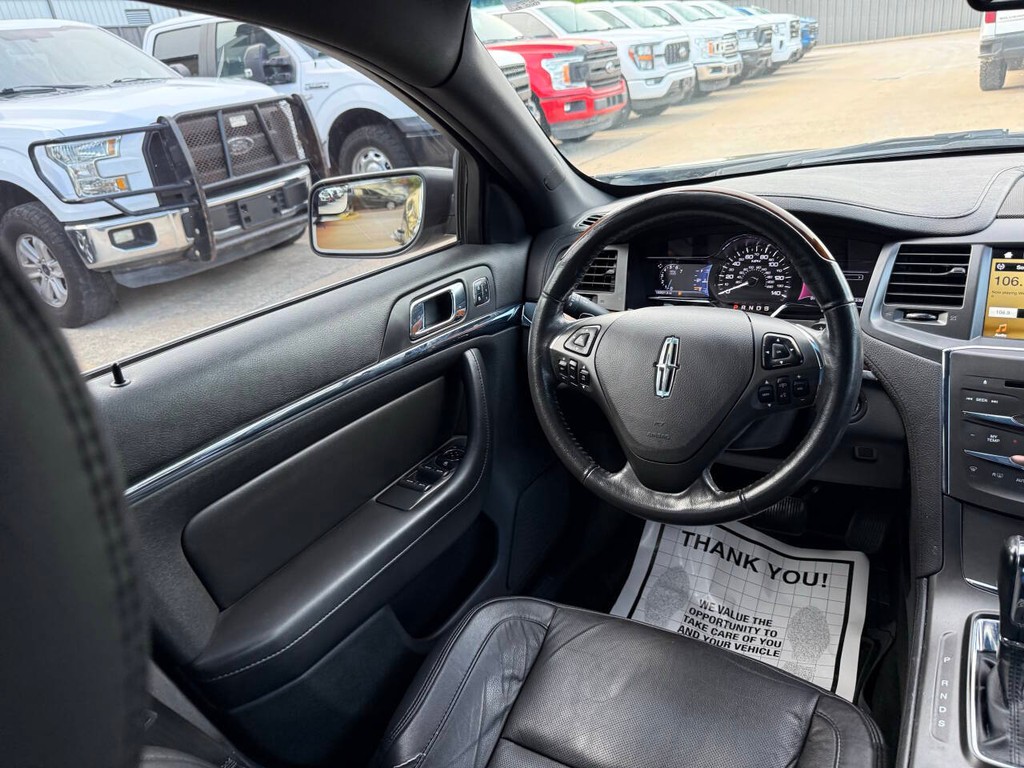 Lincoln MKS Vehicle Full-screen Gallery Image 19