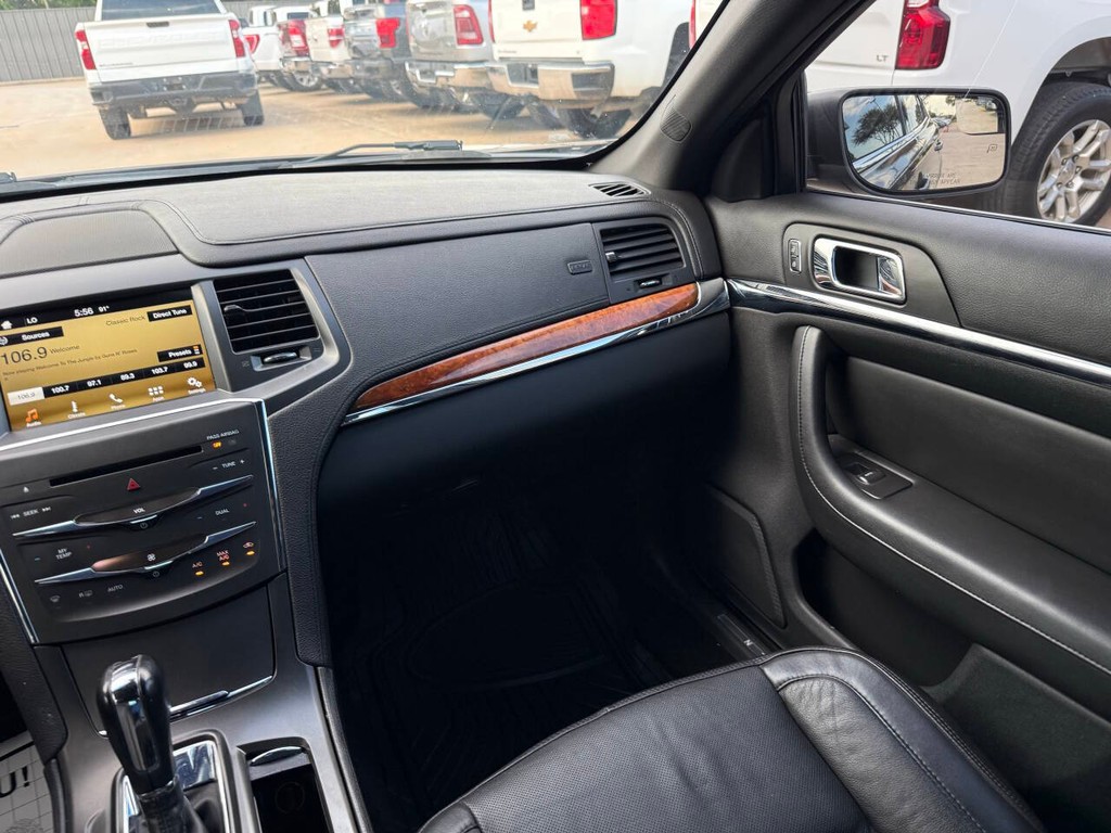 Lincoln MKS Vehicle Full-screen Gallery Image 20