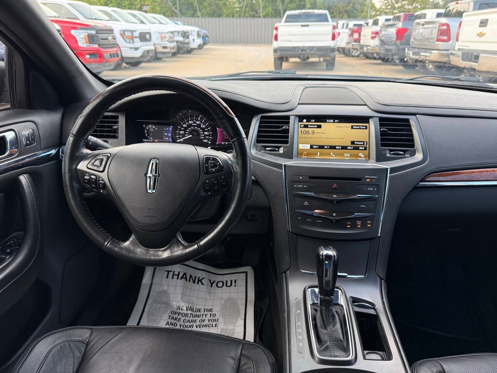 Lincoln MKS Vehicle Full-screen Gallery Image 21
