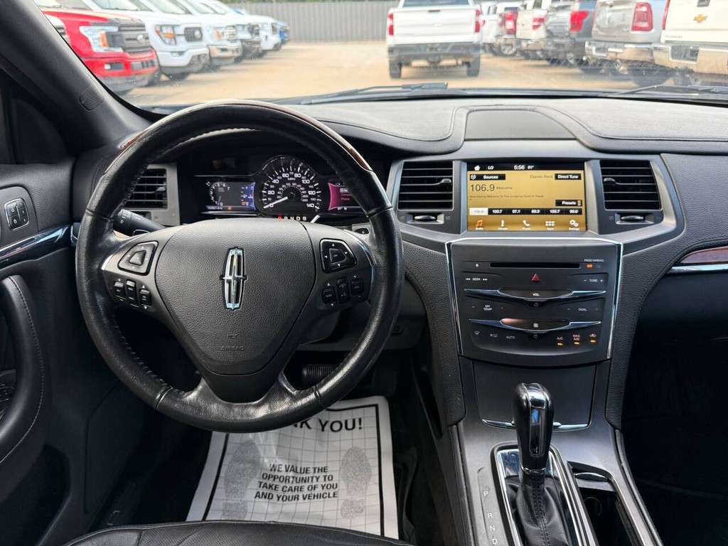 Lincoln MKS Vehicle Full-screen Gallery Image 22
