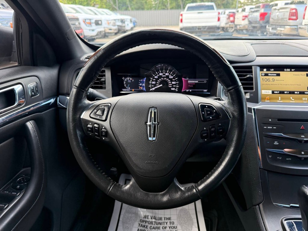 Lincoln MKS Vehicle Full-screen Gallery Image 23