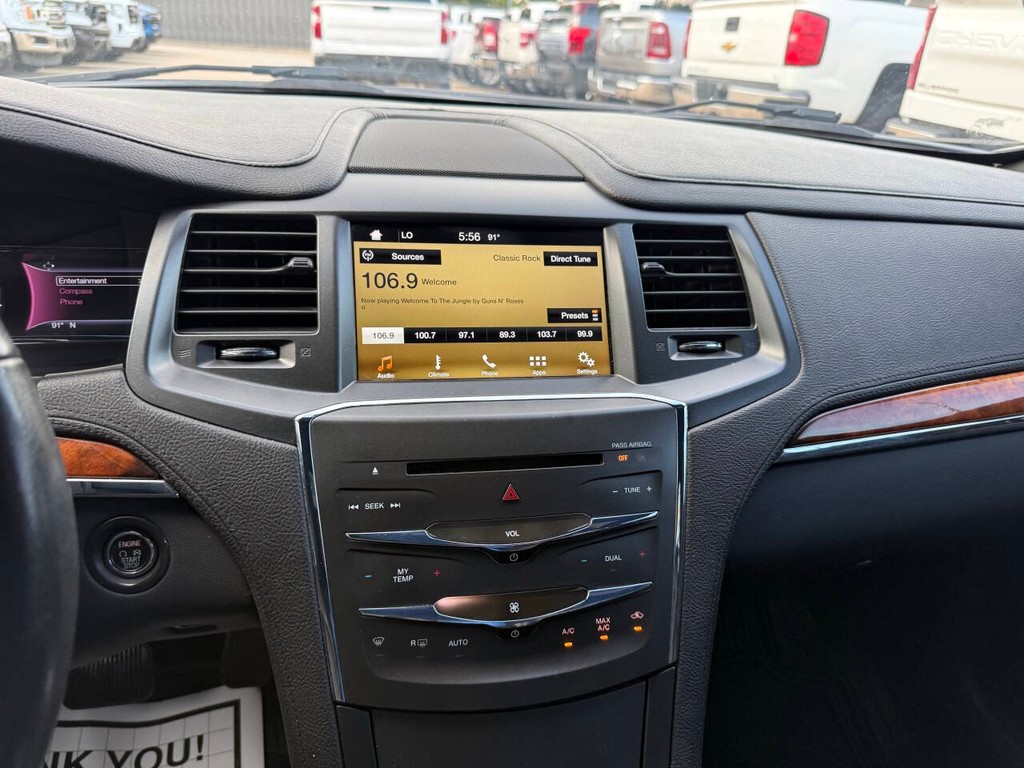 Lincoln MKS Vehicle Full-screen Gallery Image 25