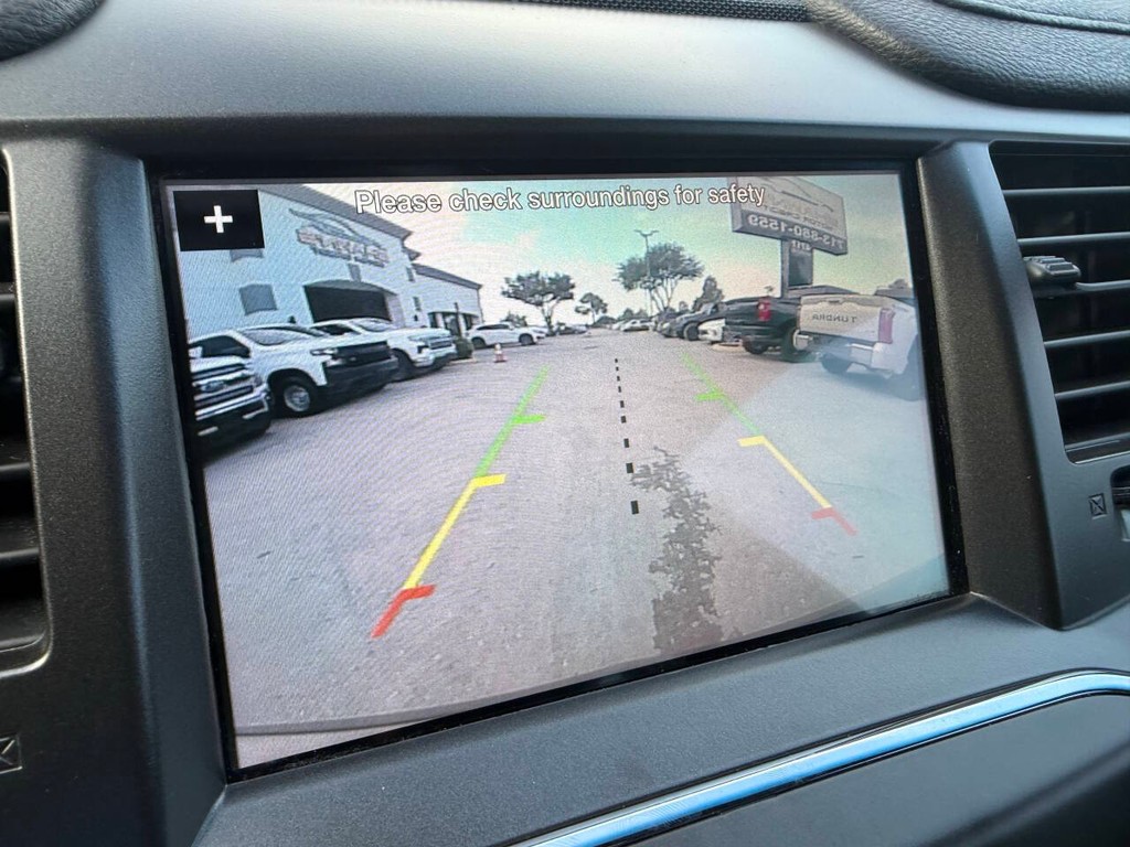 Lincoln MKS Vehicle Full-screen Gallery Image 27