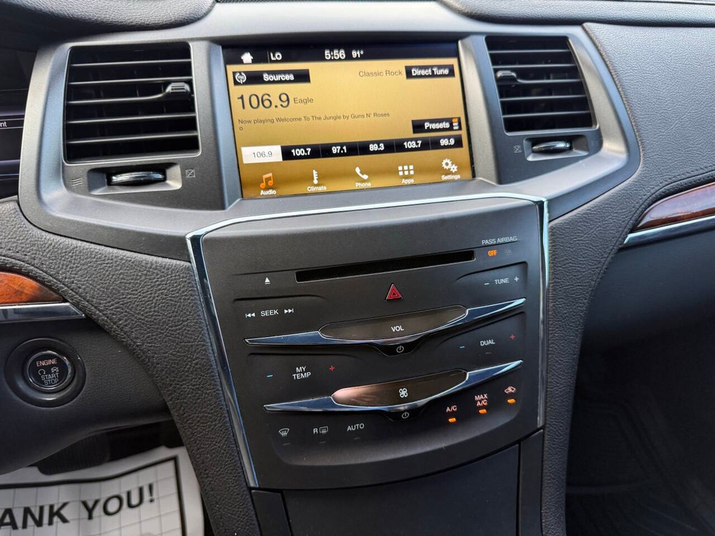 Lincoln MKS Vehicle Full-screen Gallery Image 28