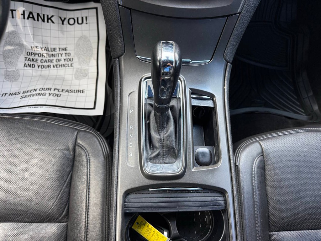 Lincoln MKS Vehicle Full-screen Gallery Image 29