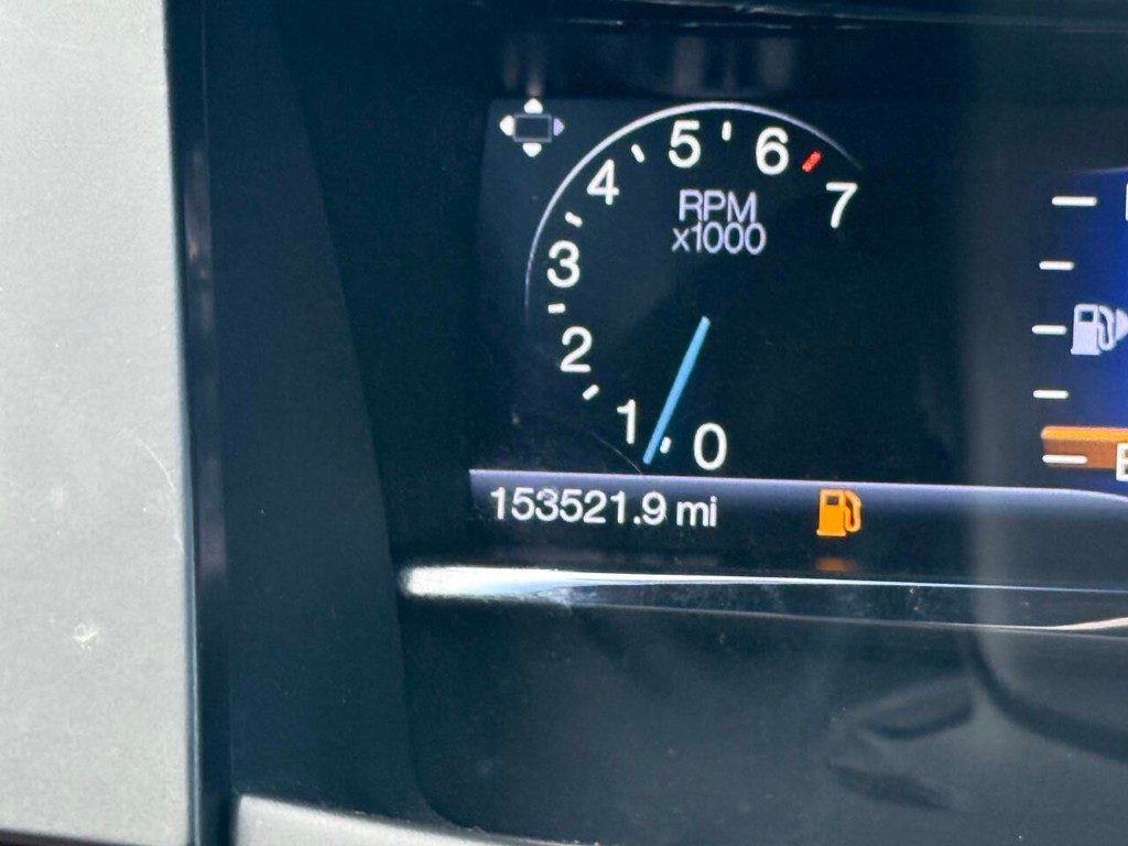 Lincoln MKS Vehicle Full-screen Gallery Image 32