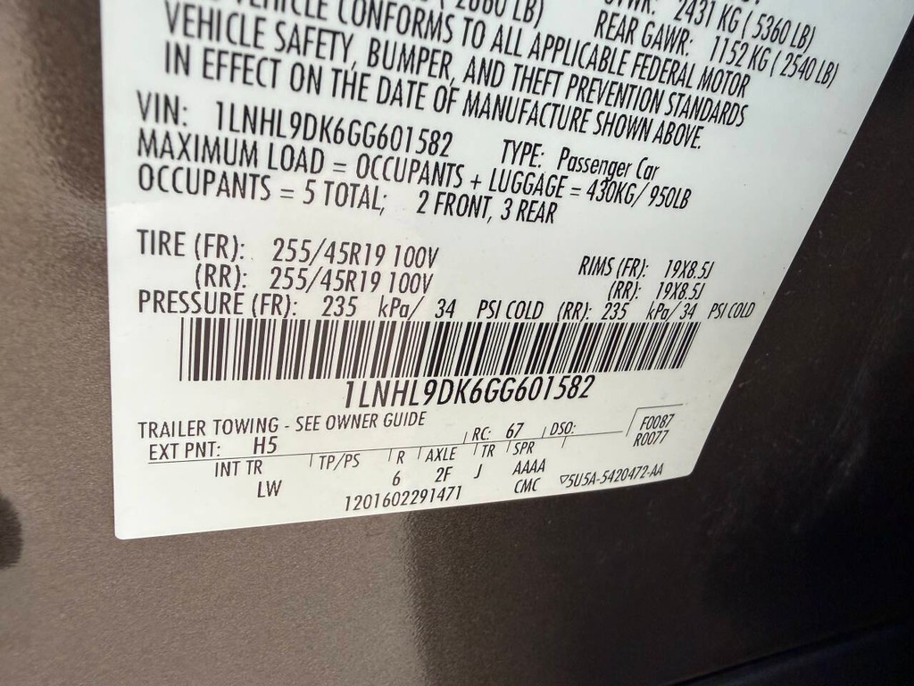 Lincoln MKS Vehicle Full-screen Gallery Image 33