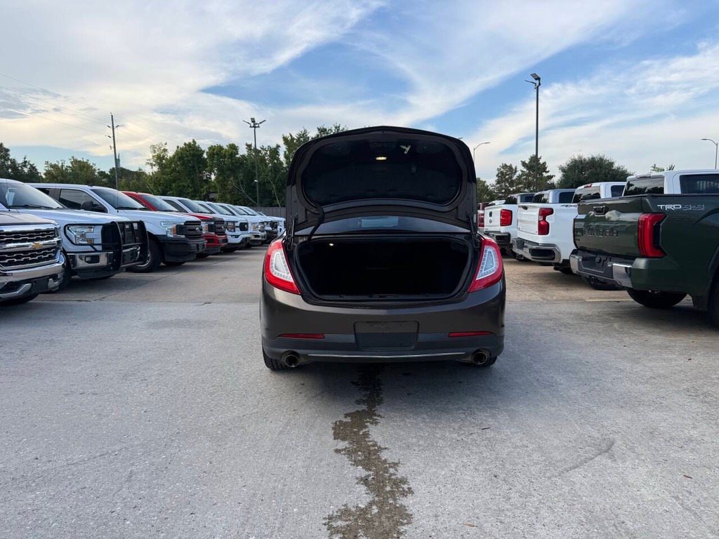 Lincoln MKS Vehicle Full-screen Gallery Image 36