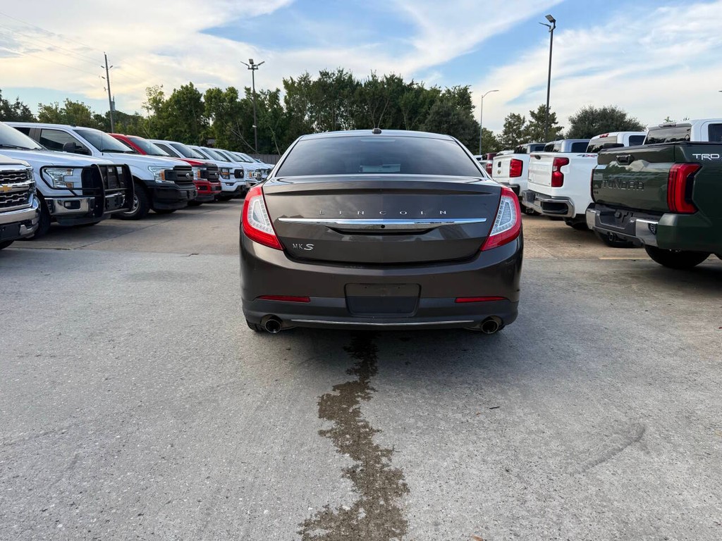 Lincoln MKS Vehicle Full-screen Gallery Image 37