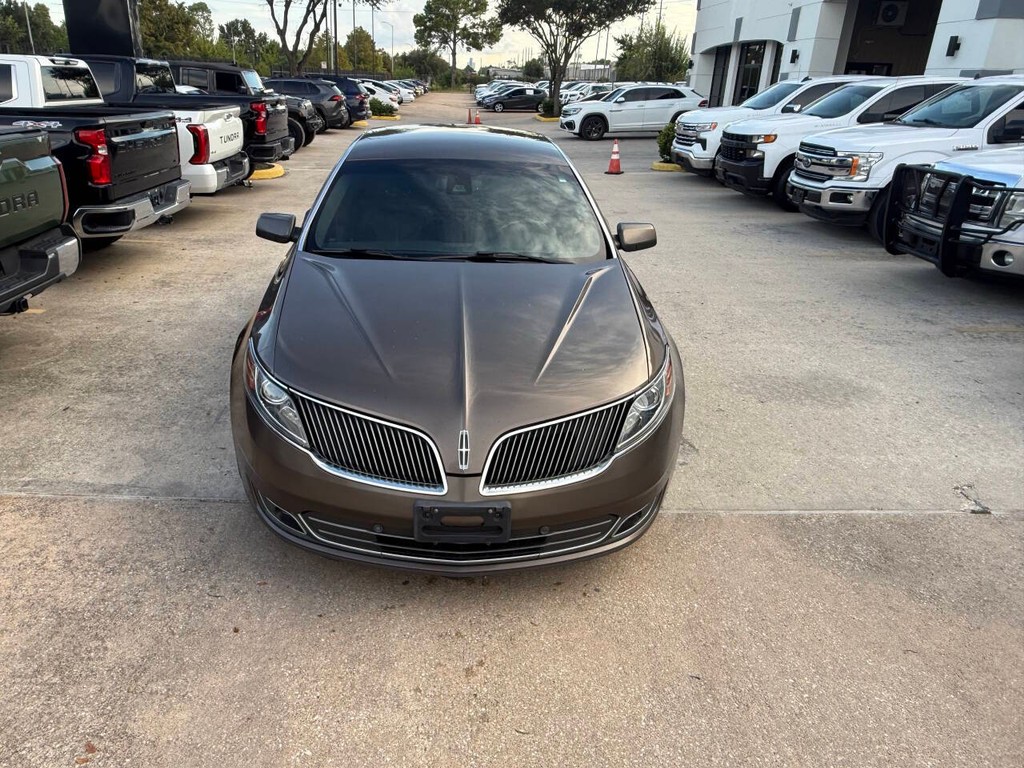 Lincoln MKS Vehicle Full-screen Gallery Image 38