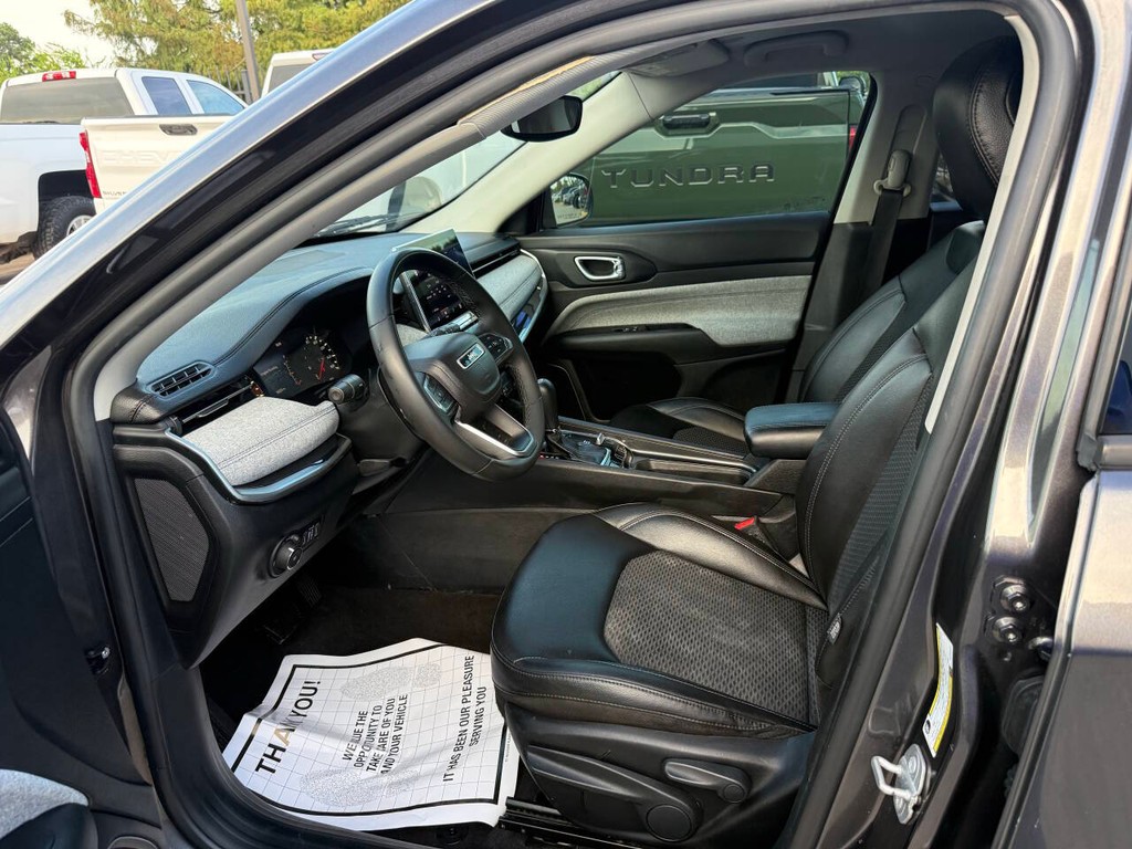 Jeep Compass Vehicle Full-screen Gallery Image 07