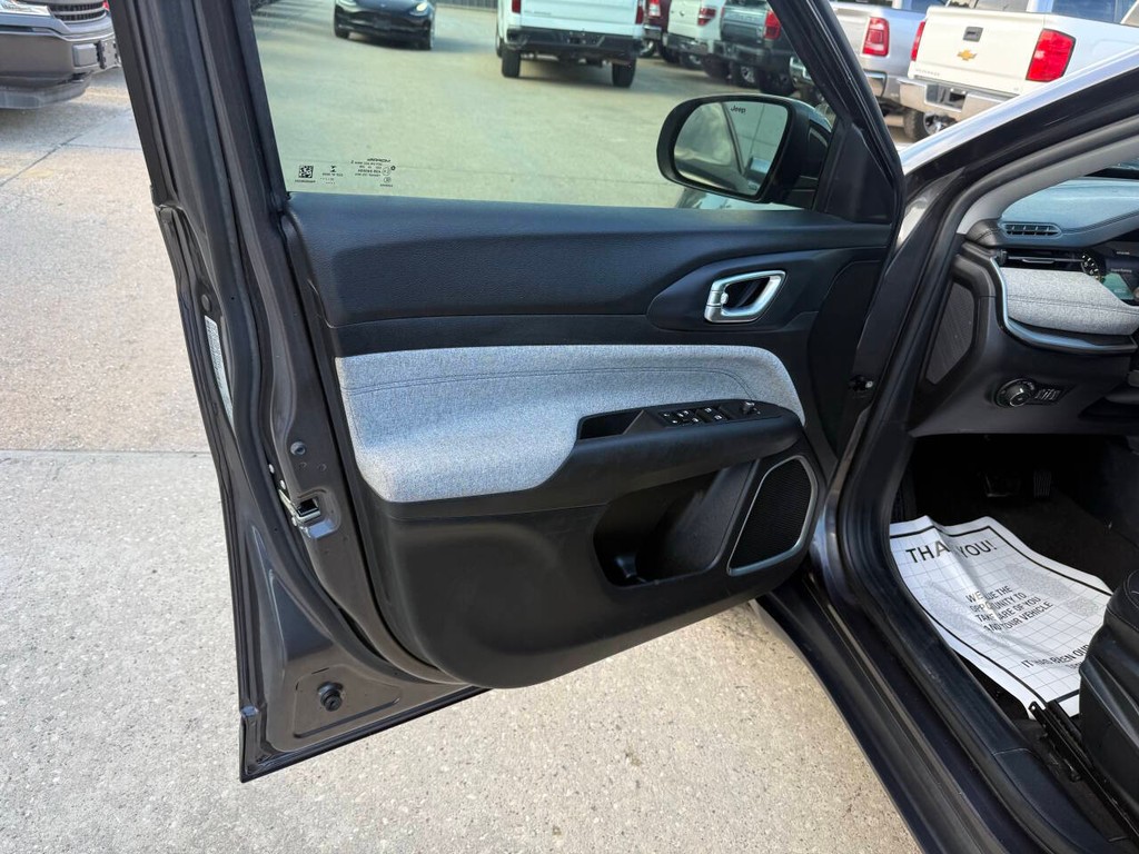 Jeep Compass Vehicle Full-screen Gallery Image 08