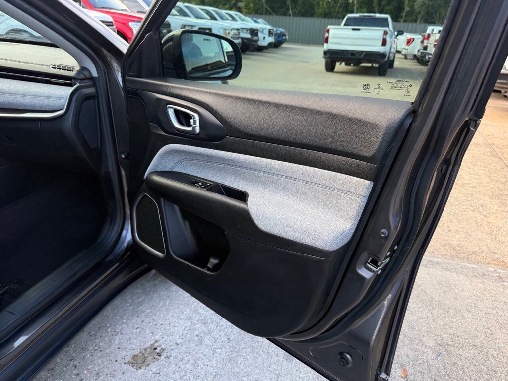 Jeep Compass Vehicle Full-screen Gallery Image 11