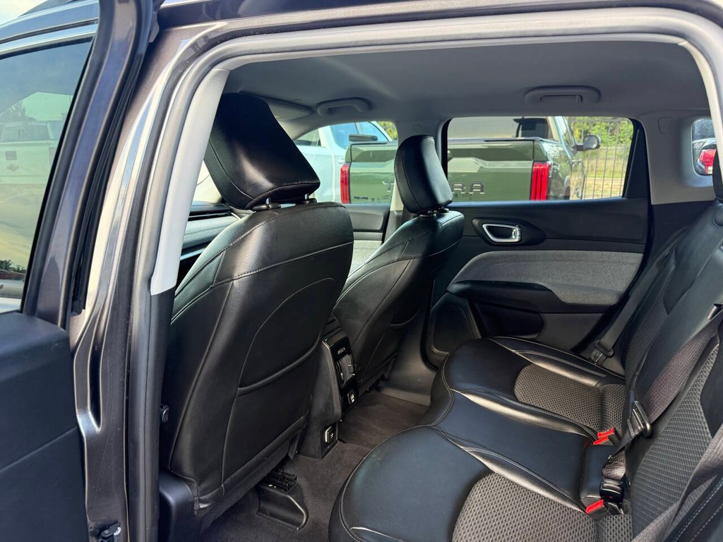 Jeep Compass Vehicle Full-screen Gallery Image 12