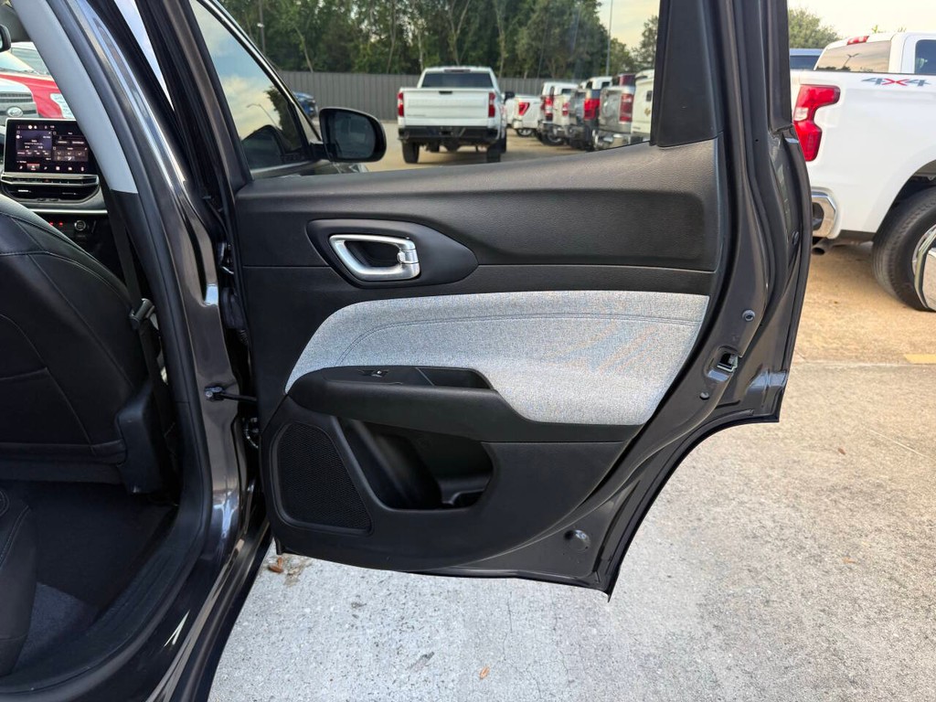 Jeep Compass Vehicle Full-screen Gallery Image 16