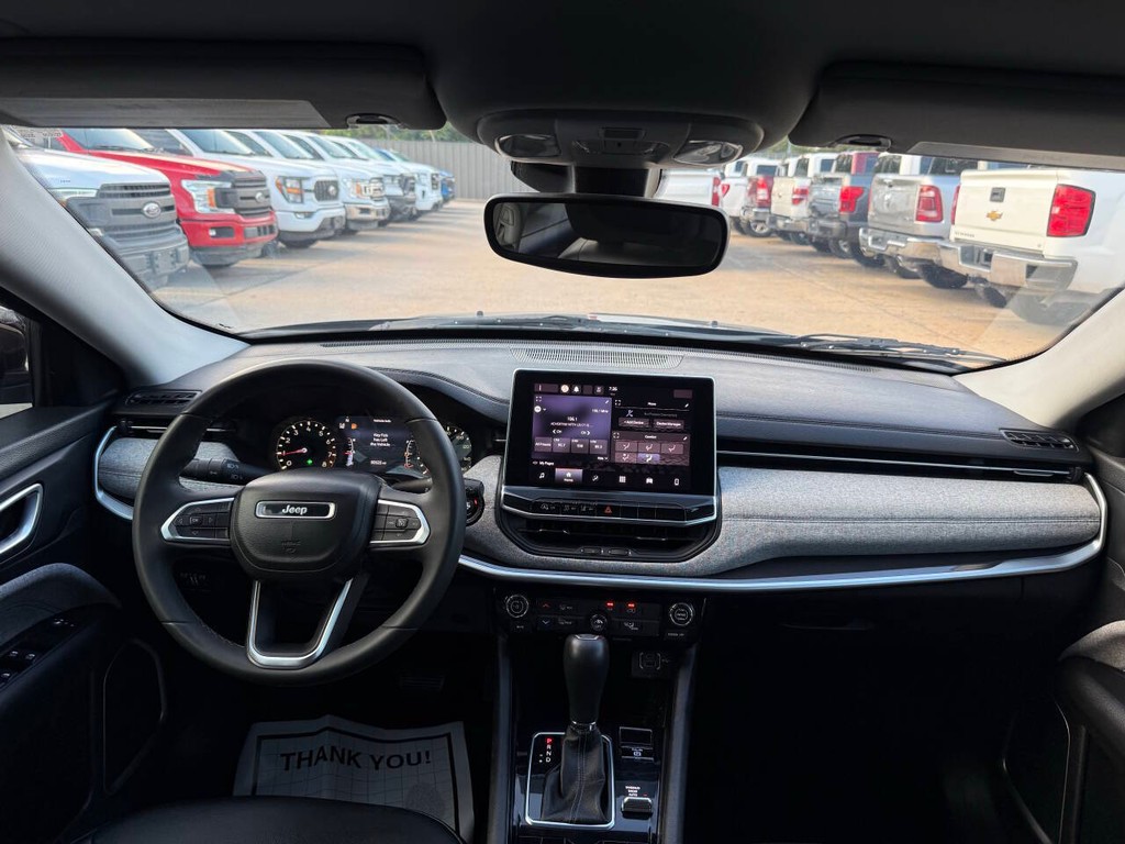 Jeep Compass Vehicle Full-screen Gallery Image 17