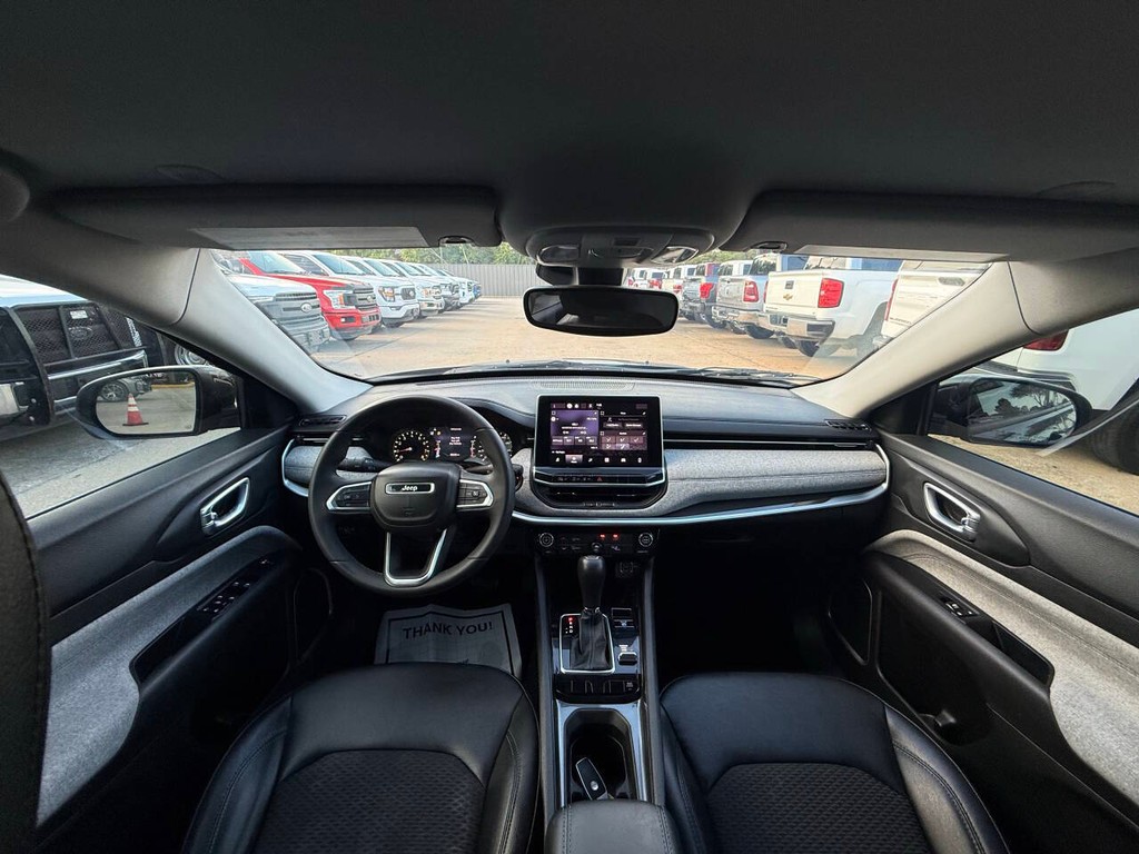 Jeep Compass Vehicle Full-screen Gallery Image 18