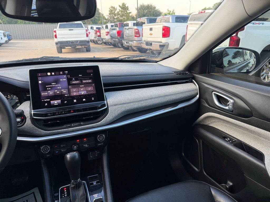 Jeep Compass Vehicle Full-screen Gallery Image 20