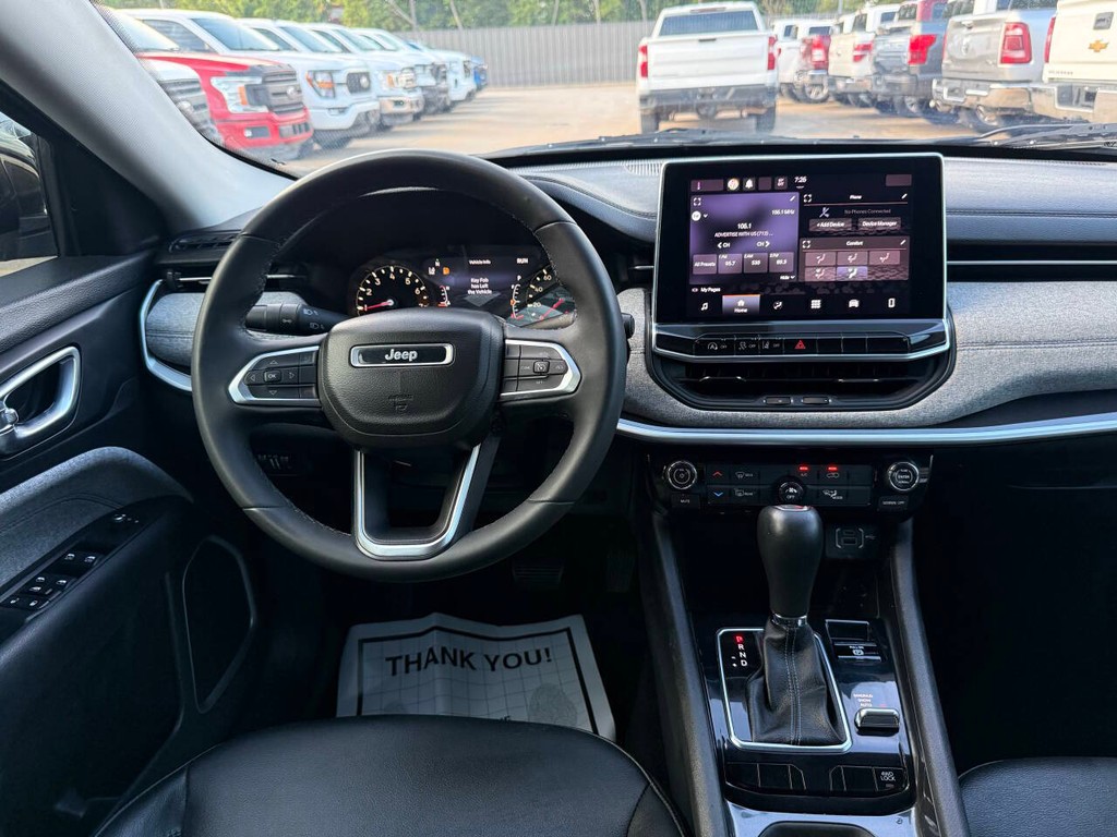 Jeep Compass Vehicle Full-screen Gallery Image 21