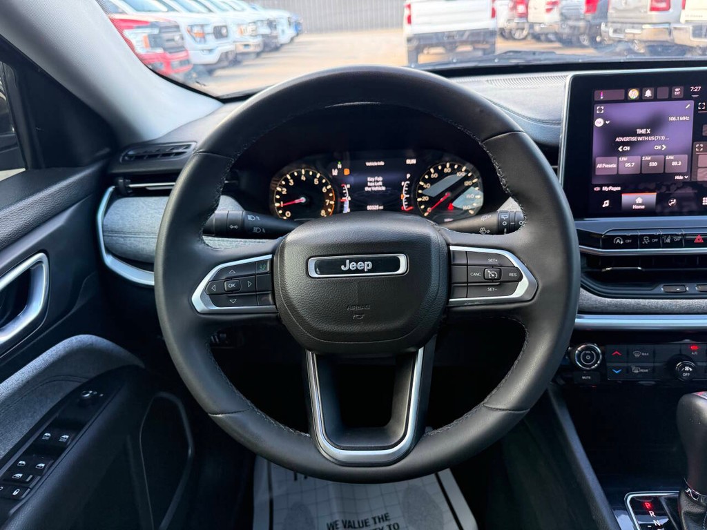 Jeep Compass Vehicle Full-screen Gallery Image 22