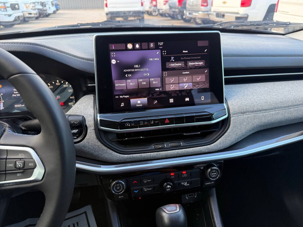 Jeep Compass Vehicle Full-screen Gallery Image 24