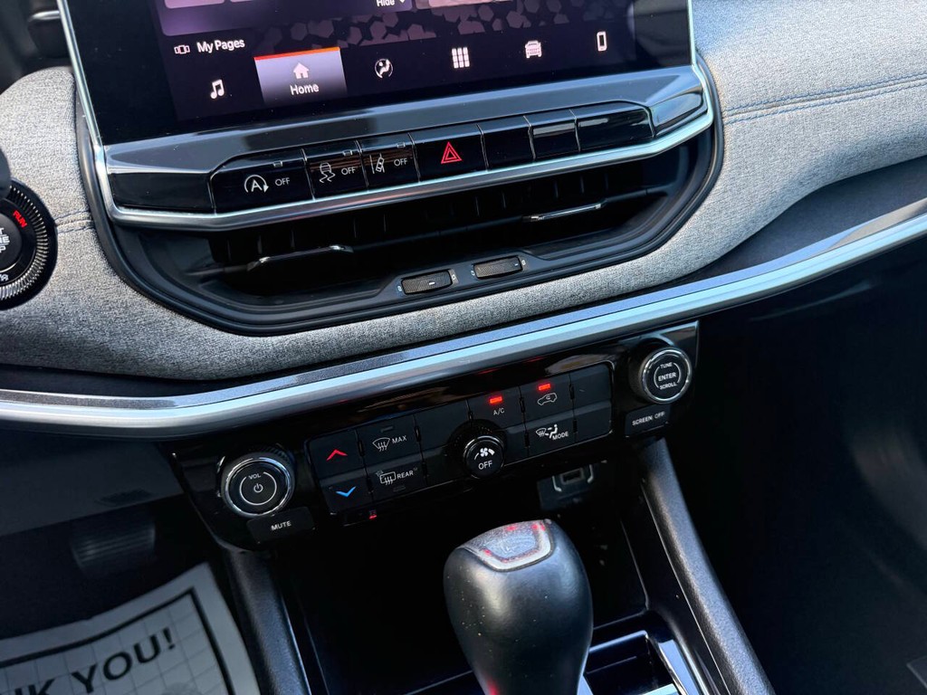 Jeep Compass Vehicle Full-screen Gallery Image 27