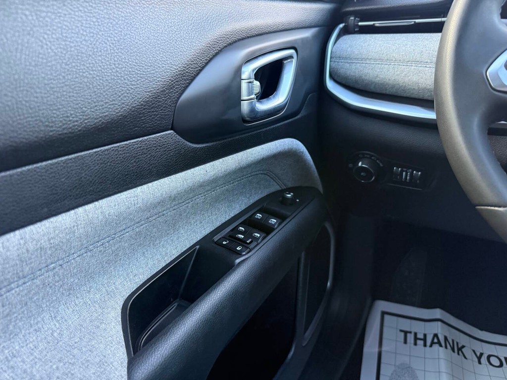 Jeep Compass Vehicle Full-screen Gallery Image 29