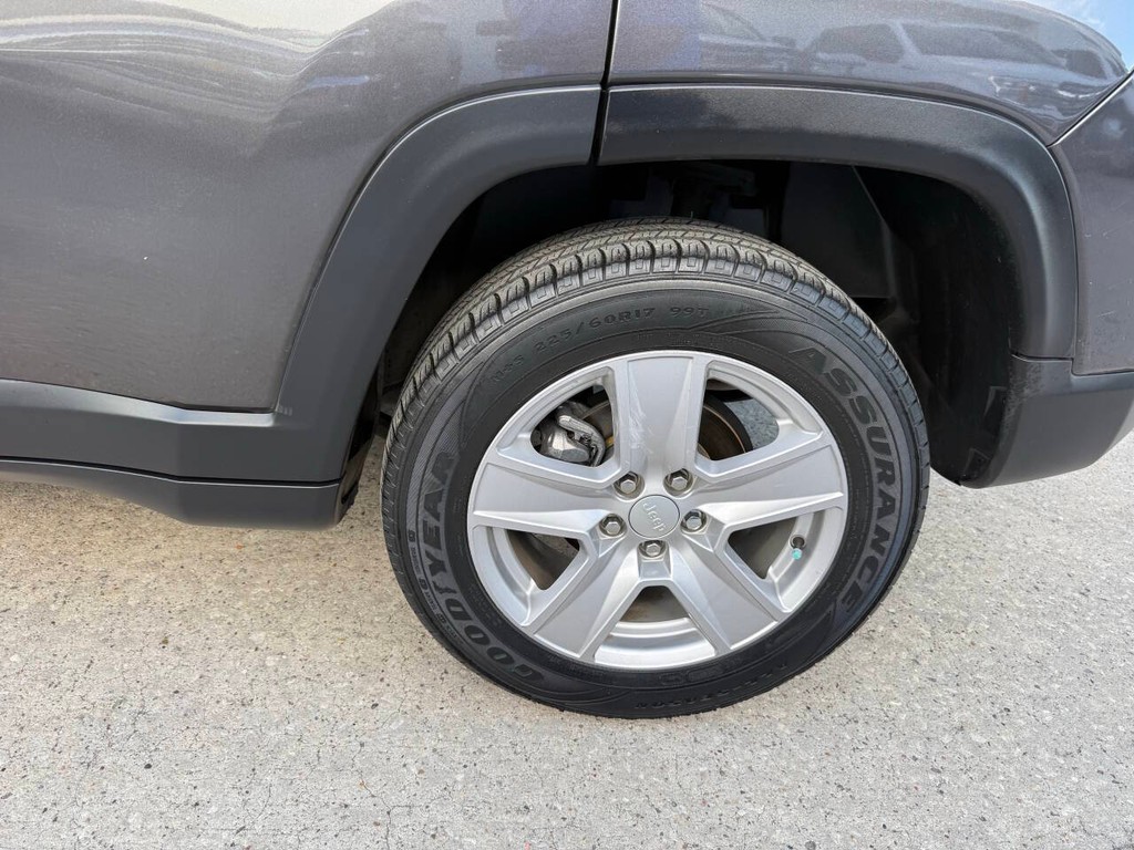 Jeep Compass Vehicle Full-screen Gallery Image 34