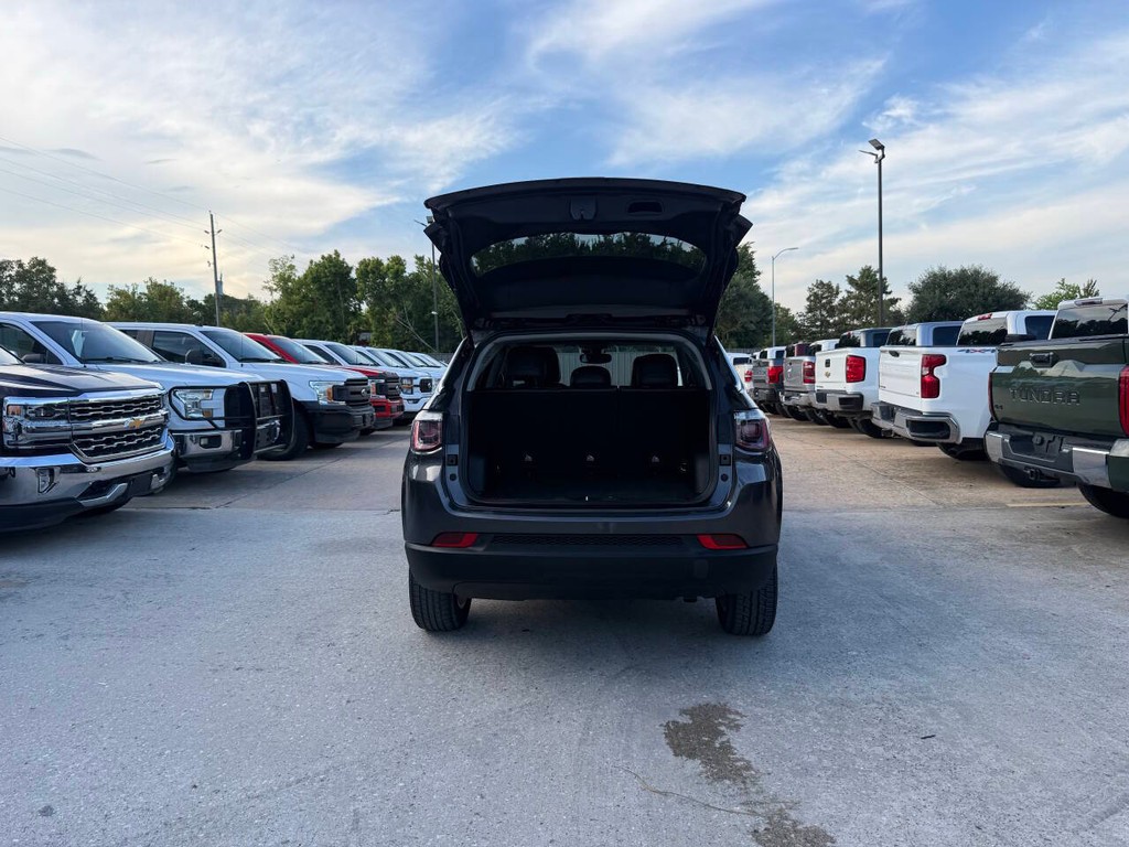 Jeep Compass Vehicle Full-screen Gallery Image 35