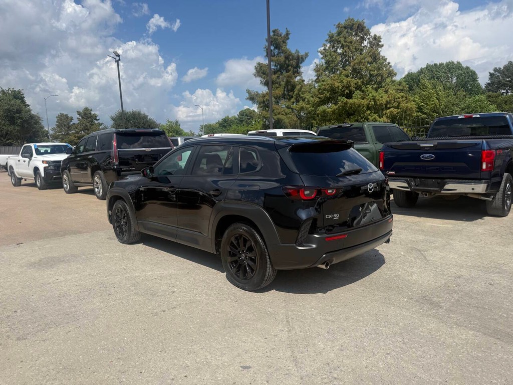Mazda CX-50 Vehicle Full-screen Gallery Image 04
