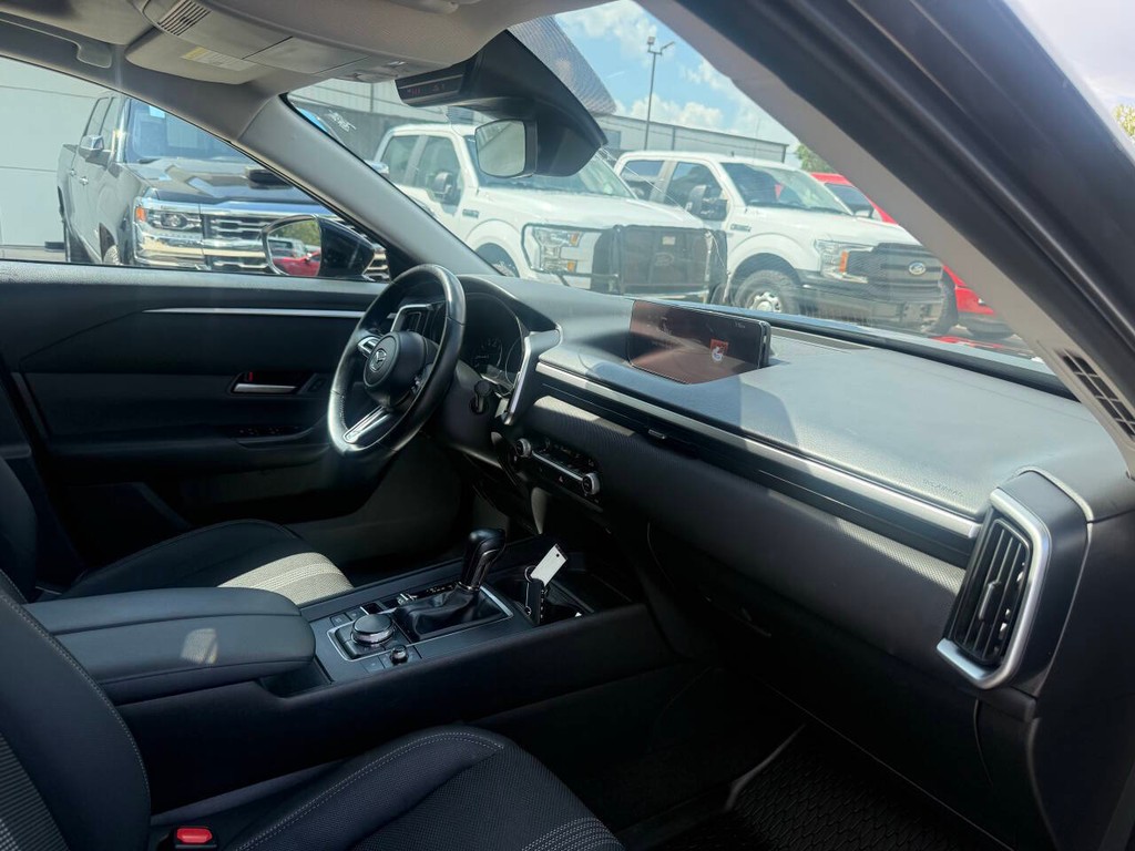 Mazda CX-50 Vehicle Full-screen Gallery Image 09