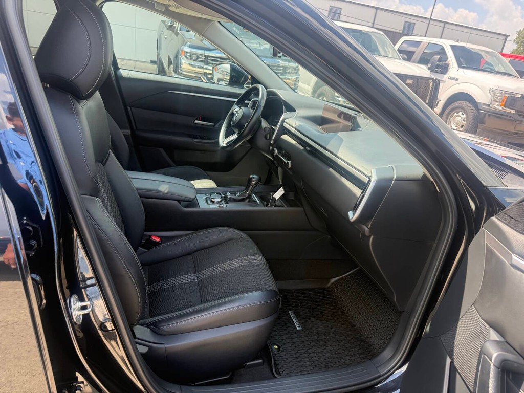 Mazda CX-50 Vehicle Full-screen Gallery Image 10