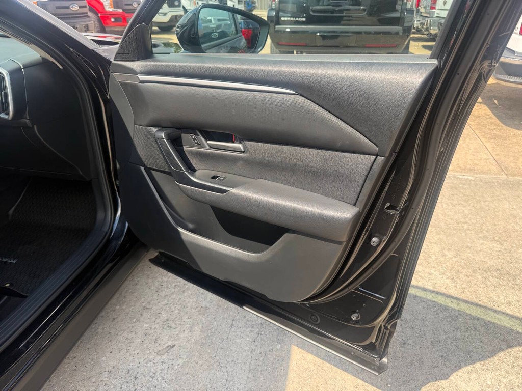 Mazda CX-50 Vehicle Full-screen Gallery Image 11
